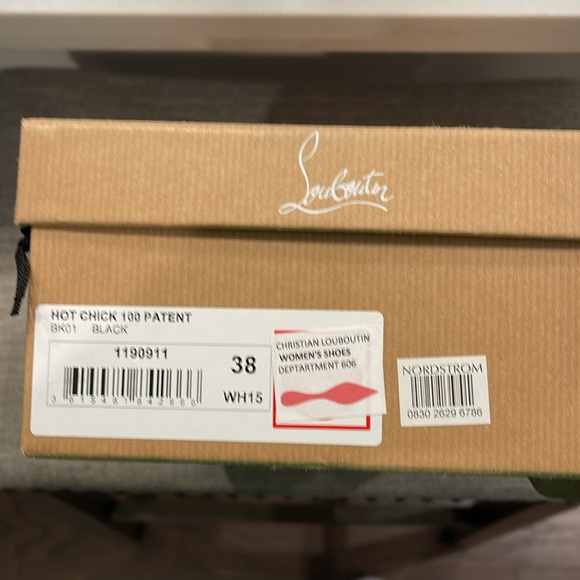 Beautiful hot chick 100 Christian Loubotin pumps - Picture 8 of 8